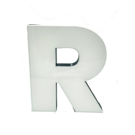 Litera drukowana w 3D podświetlana LED